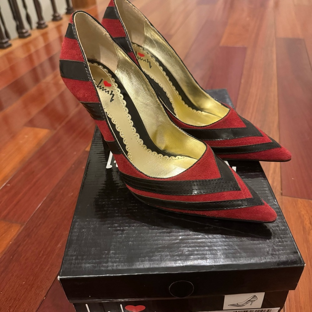 Like new suede heels - Luichiny size 7
